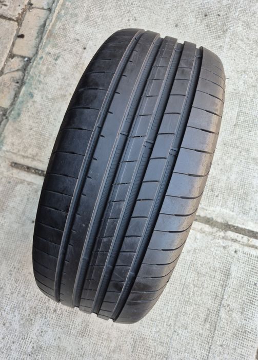 O bucată 245/45 R18 vară - una Goodyear