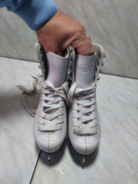 Patine gheata 5 patinaj artistic Hattrick marime 36 (23 cm)