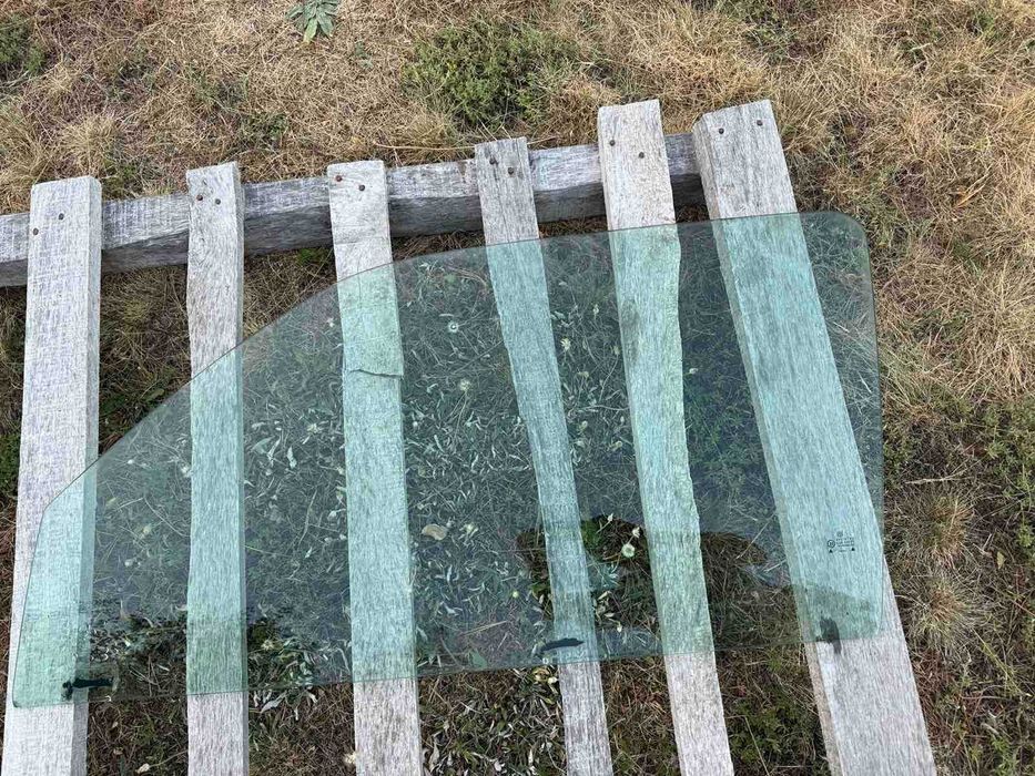 Предно ляво стъкло за Голф 3, четириврат
