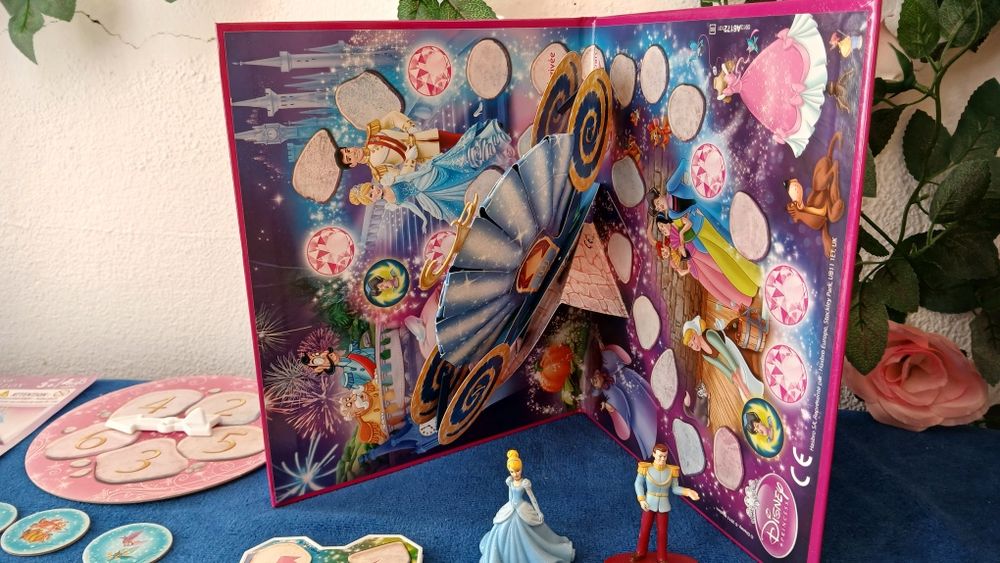 Занимателни играчки и игри за малките деца.