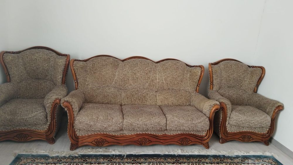 Продам диван с 2мя креслами
