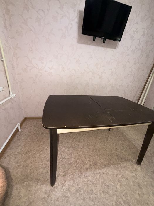 Продам кухонный стол