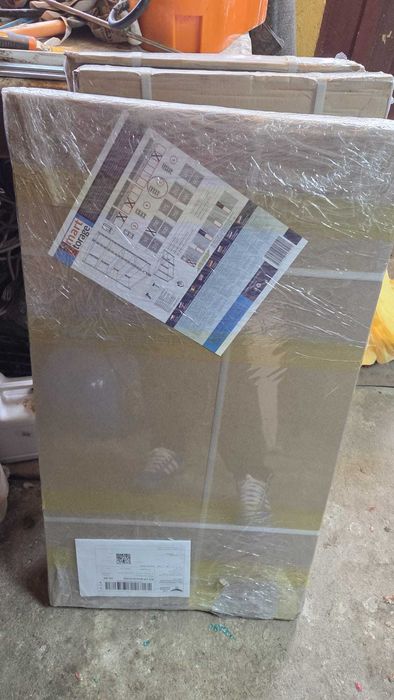 Vând rafturi metalice