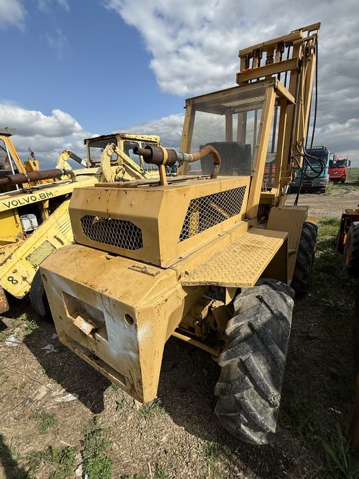 Stivuitor teren accidentat si cupa incarcare 4x4