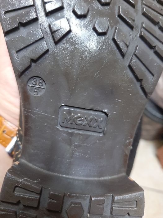 Vând cizme de dama din piele întoarsă cu piele