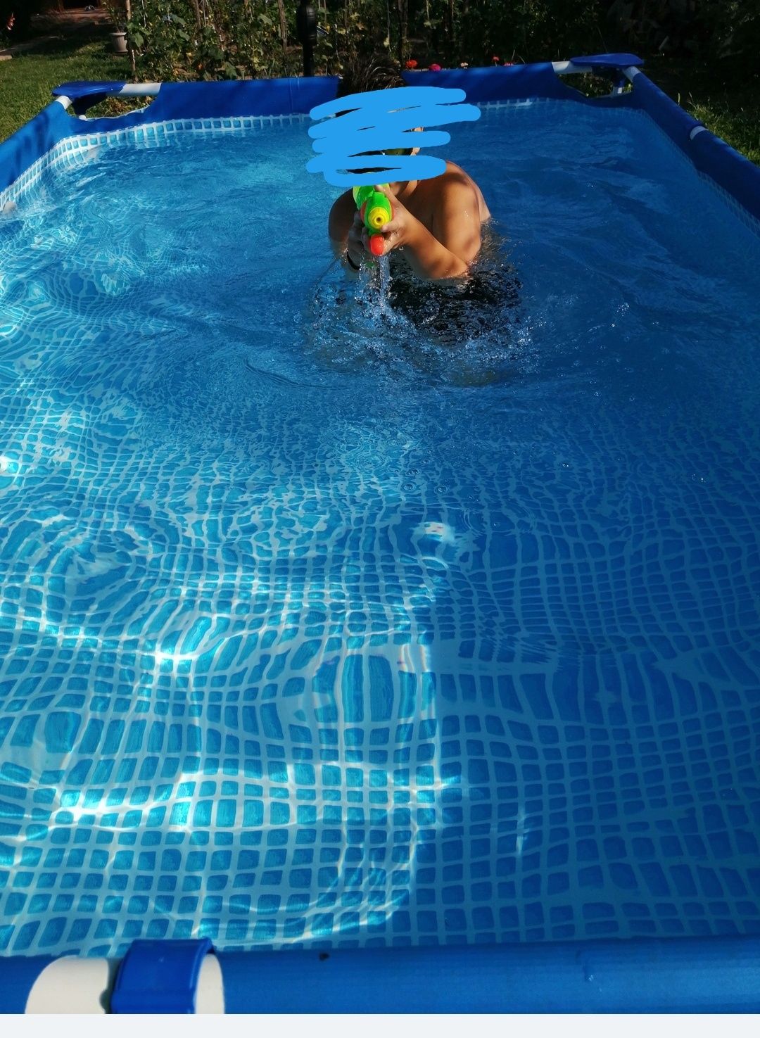 Vând piscina Intex+pompa de recirculare a apei