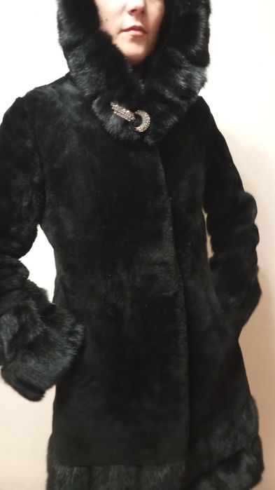 Продам шубу черную