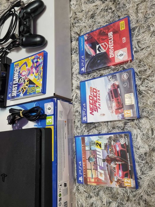 PS4 slim Play Station 500 GB (serie CUH 2216A) + camera Sony V1