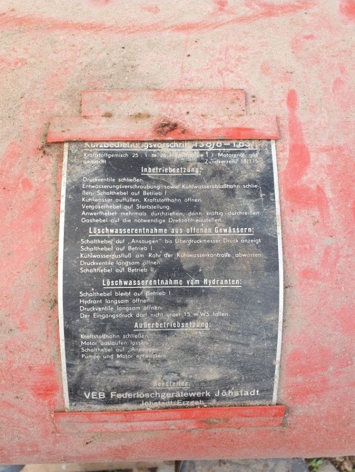 Немска бензинова пожарна помпа с маркучи