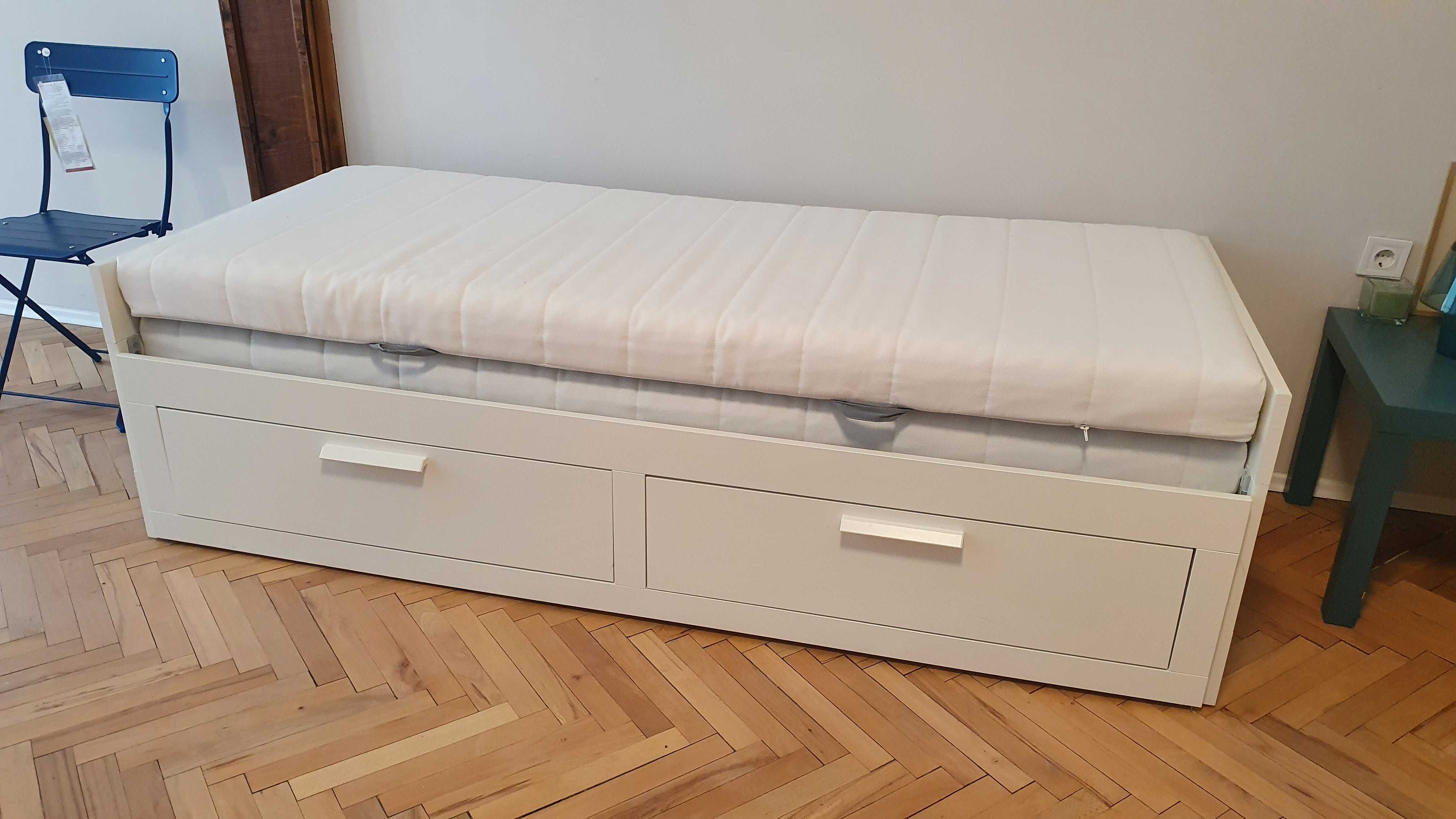 Кушетка Brimnes от Ikea- разтегателно легло, разтегателен диван