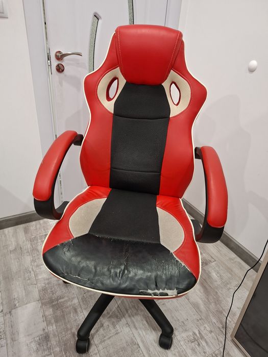 Стол за компютър