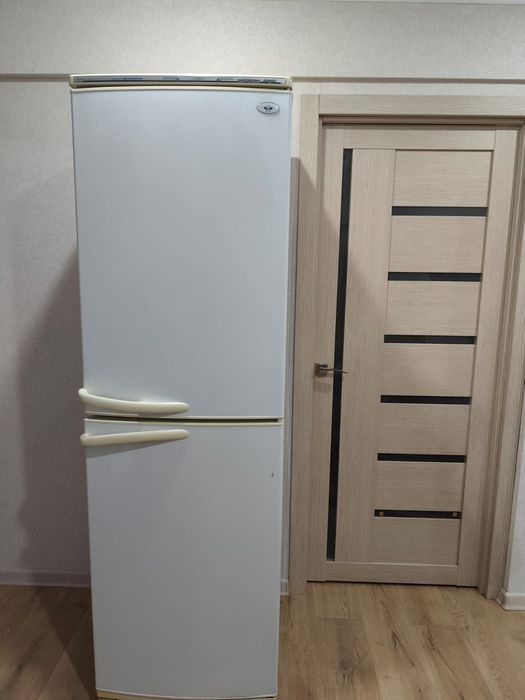 Холодильник продается