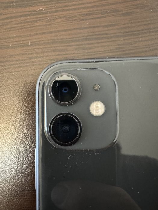 iPhone 11 черен с парола на екрана, снимал съм IMEI