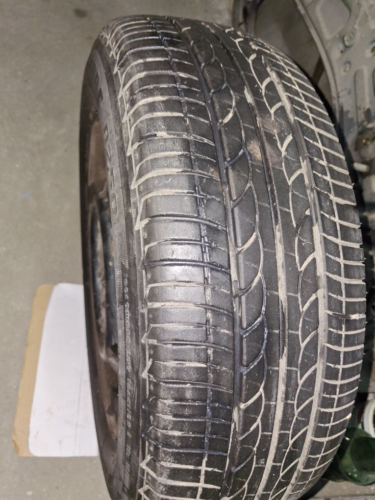 Зимни гуми235/55/17 Kumho и летни 175/70/14 Brigestone