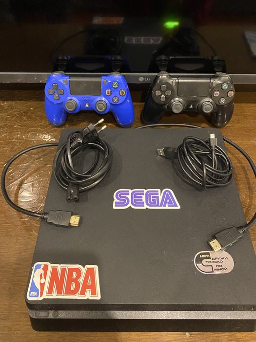PS4 SLIM. Продам. В рабочем состоянии.