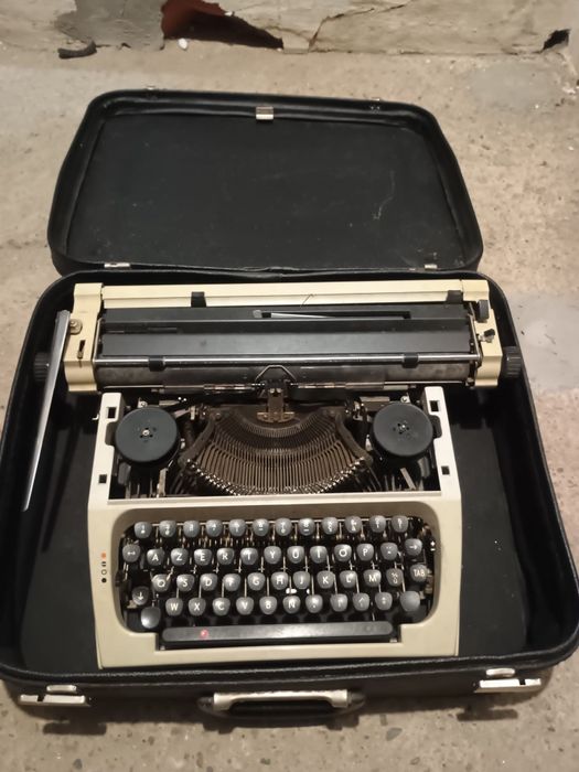 Masina de scris Robotron