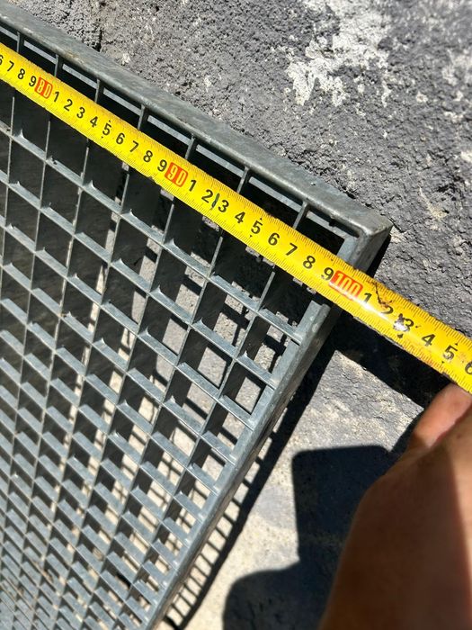 Gratare zincate, Scari metalice
