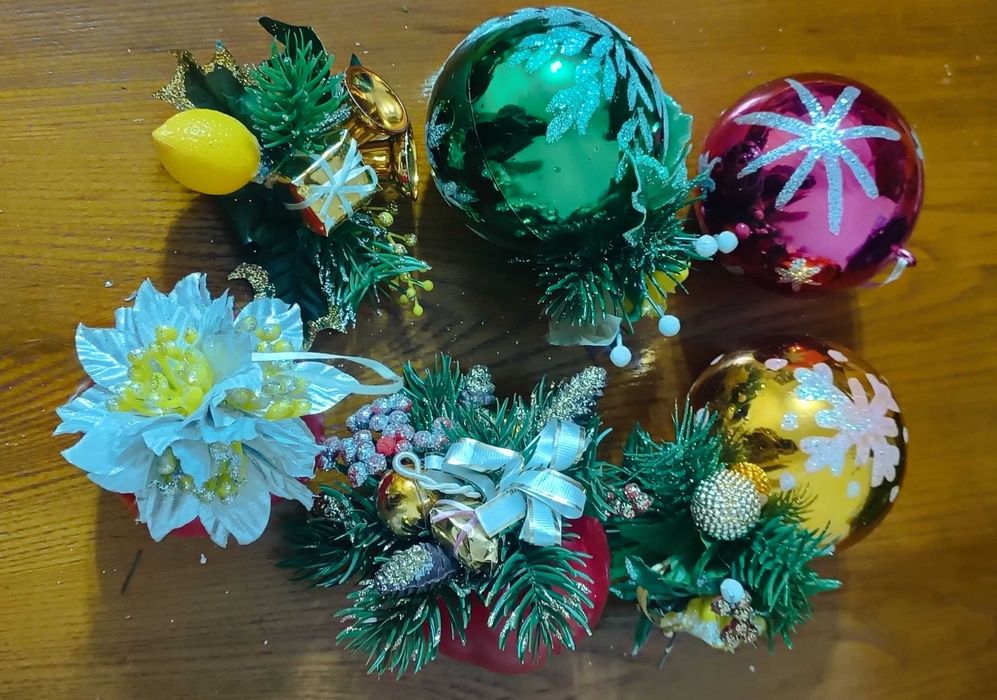 Новогодняя ёлка с игрушками