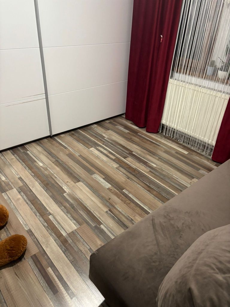 Vand apartament cu doua camere la et 1