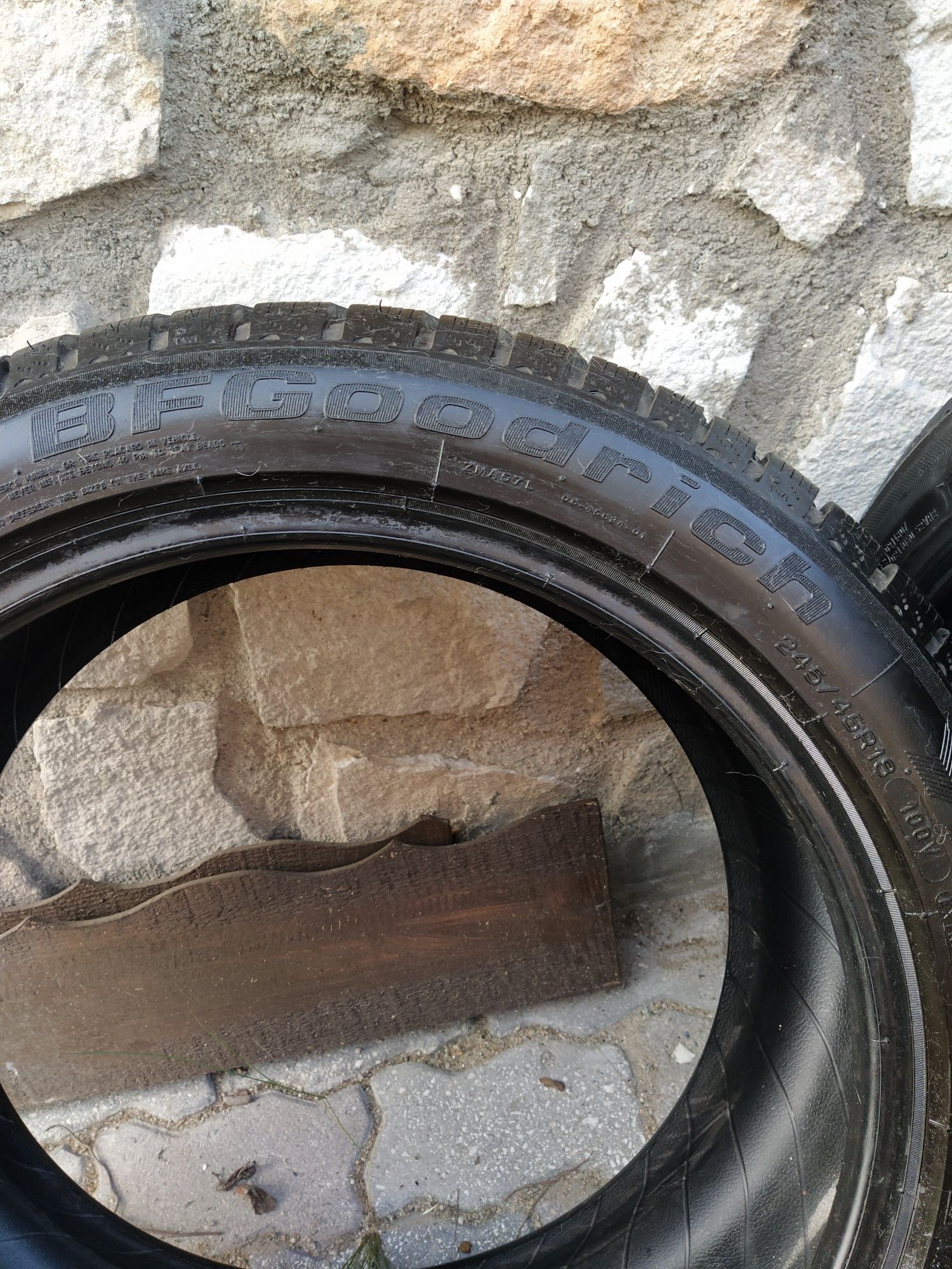 BF Goodrich 245 45 18 XL 7,5mm зимни