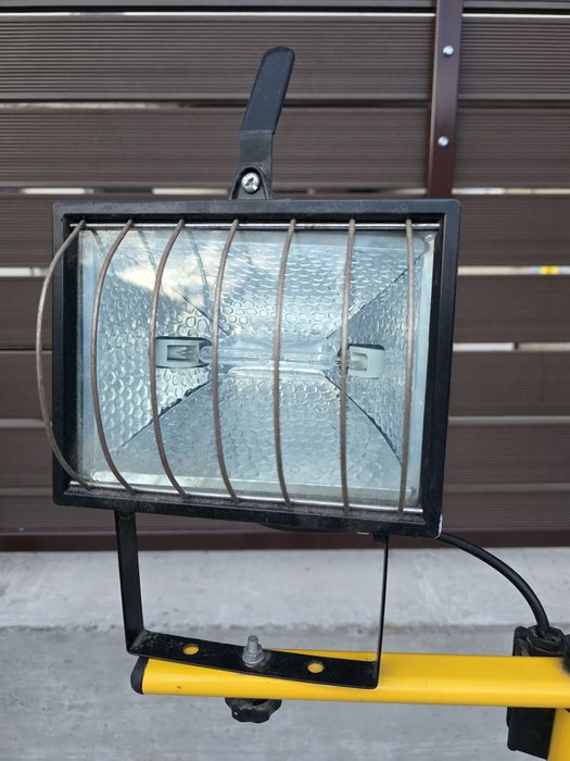 Proiector dublu cu bec halogen