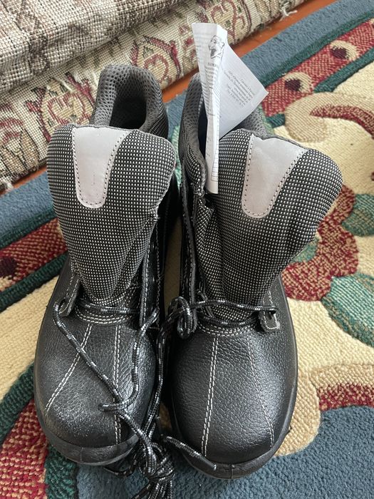 Спец обувь новая продам