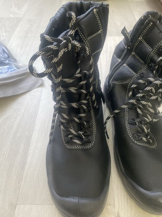 Продается Спец обувь новая