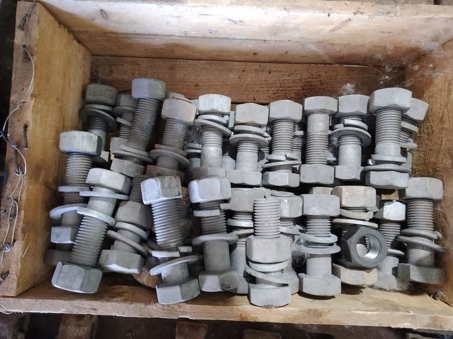 Болты и гайки диаметр 27мм, длинна 80-105мм. 800тнг за кг