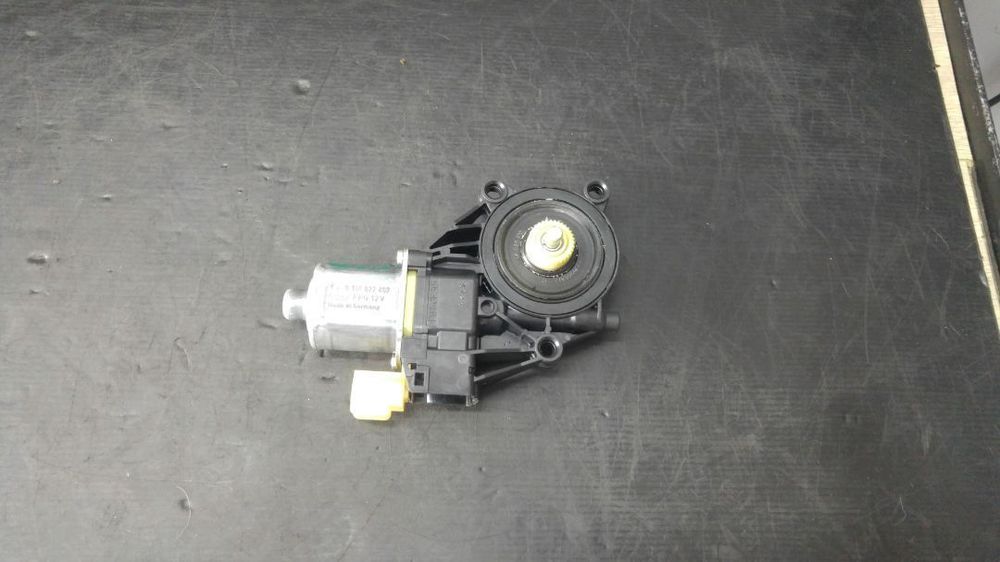 Motoras macara dreapta spate ford fiesta 6 8a6114553a