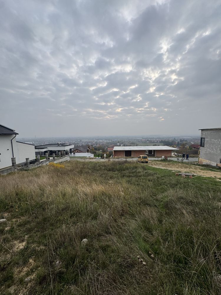 Vand Teren Intravilan zona rezidentiala !