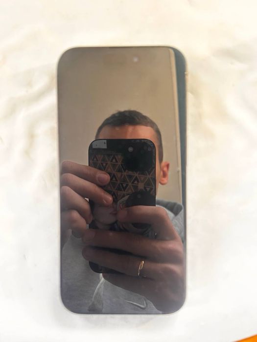 Продам Iphone 15 pro