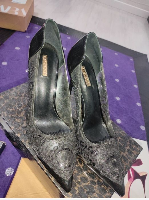 По 5000 тенге зимняя и туфельки