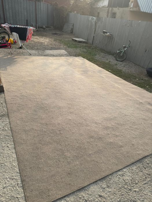 Ковёр в хорошем состоянии