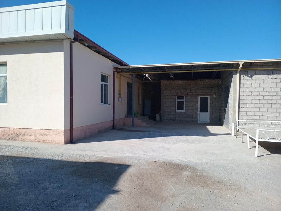 Bino sotiladi 16 sotix trassa chetida