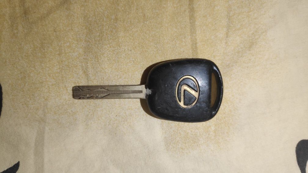 Ключь, для Lexus ES (01-06 годов)