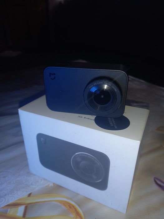 Mi экшен камера сотилади стаблизатори билан бирга  сёмка 4ка олади