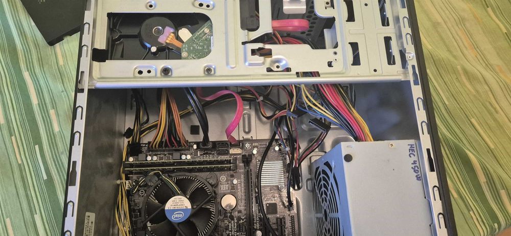 Unitate PC I5 4460 8 GB DDR3 1600Mhz 500GB 450W profesional