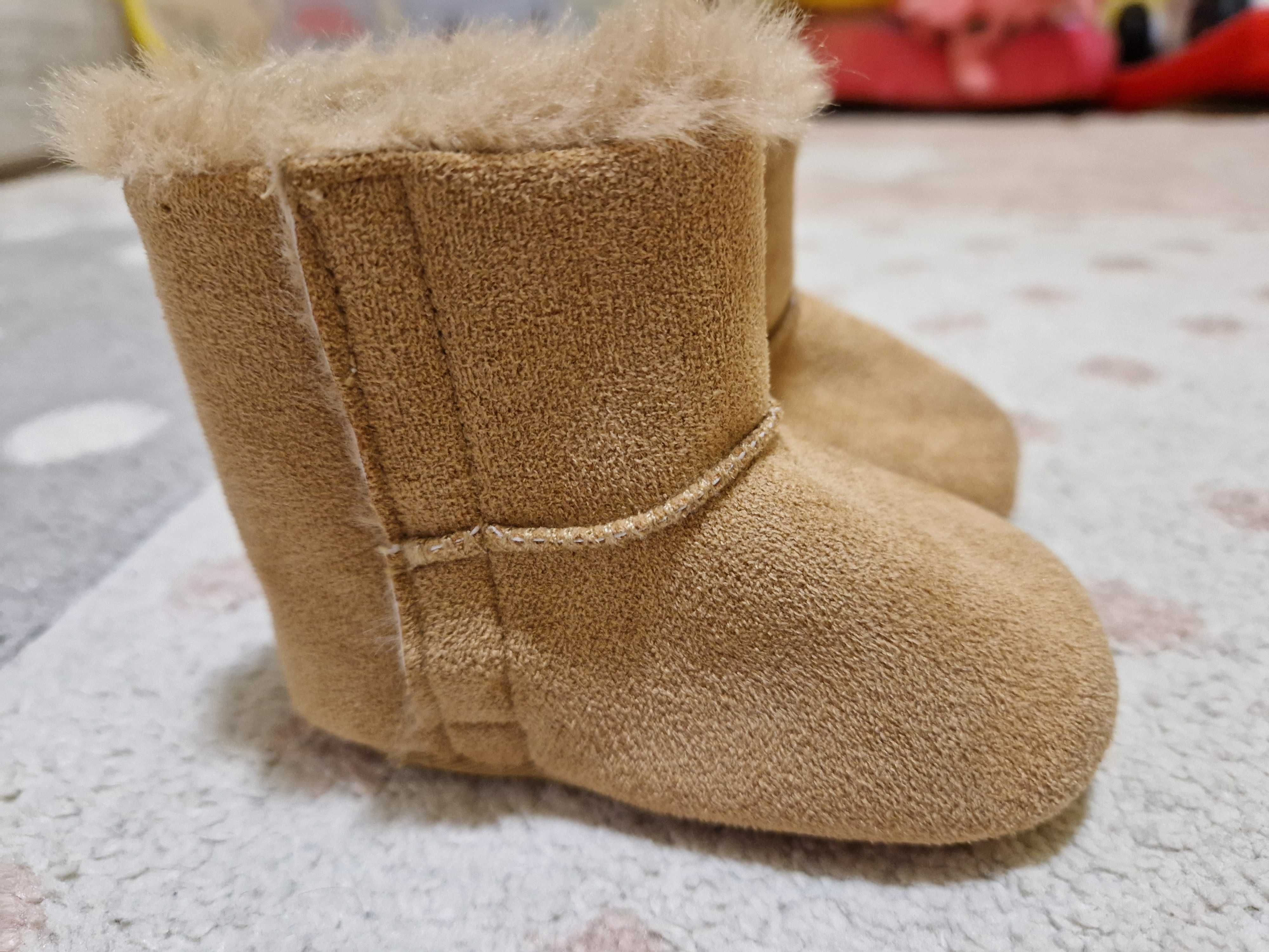 Буйки ботушки - тип UGGs - 6-12 месеца