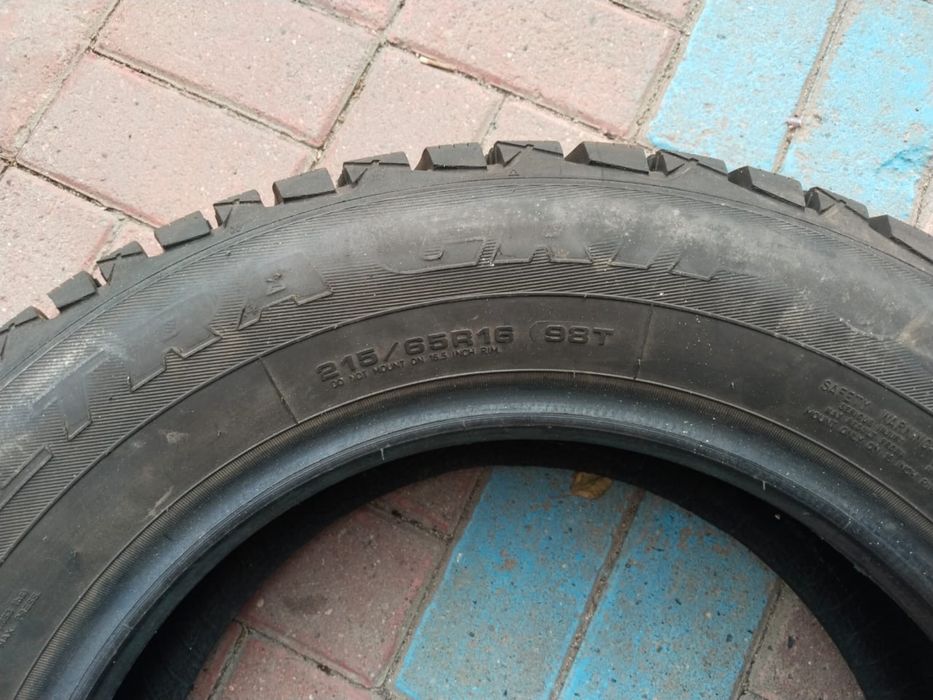 продам зимнюю шину 215/65/16