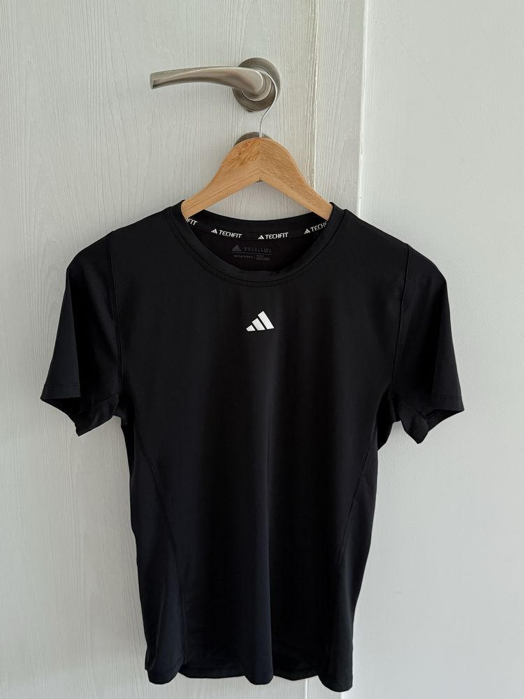 Adidas Techfit Тениска