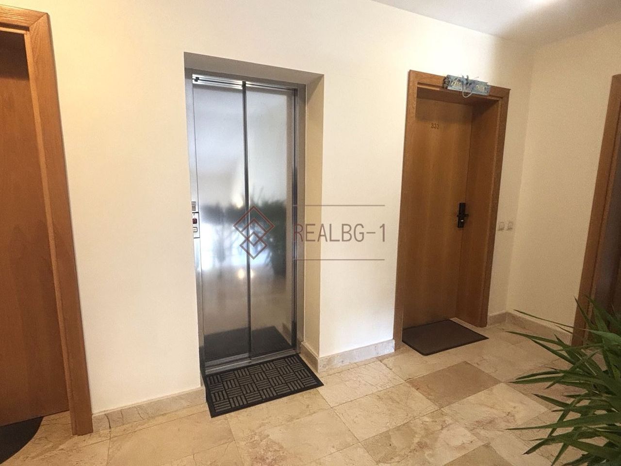 Продава се Двустаен апартамент в с. Кранево, Област Добрич - 62 кв.м за 1162 €/кв.м - Снимка #1