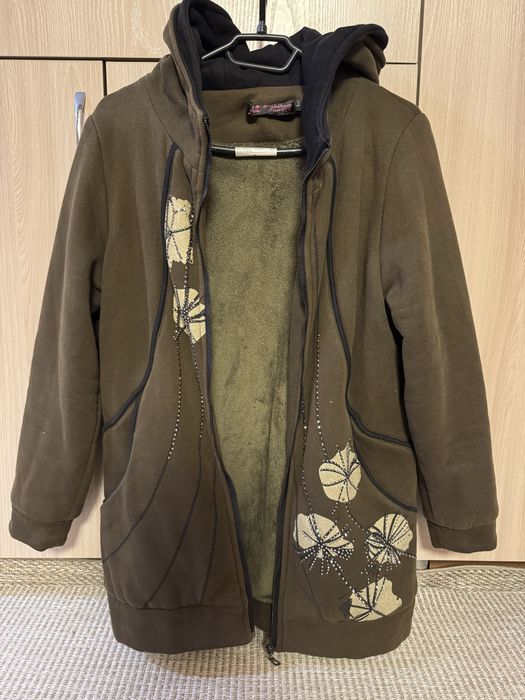 Продам верхнюю одежду женскую!