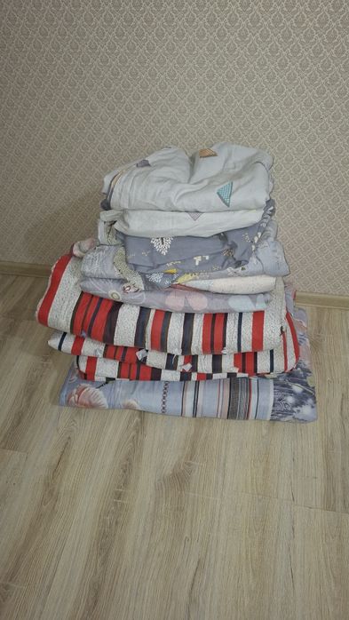 Отдам матрасы, одеяла, постельное