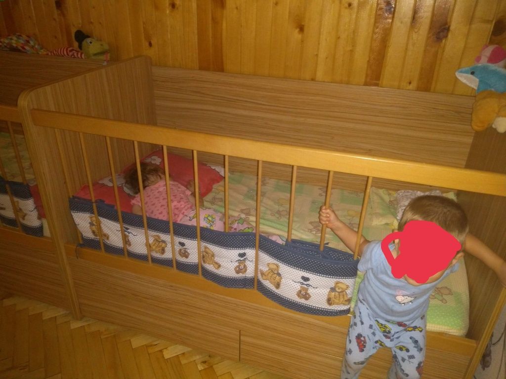 Две детски легла