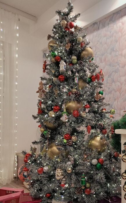 Продам ёлку за 8000 тг