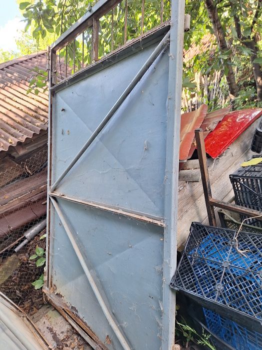 Uși metalice pentru garaj.