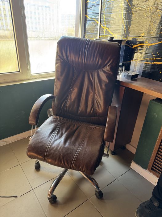 Продам офисная кресло