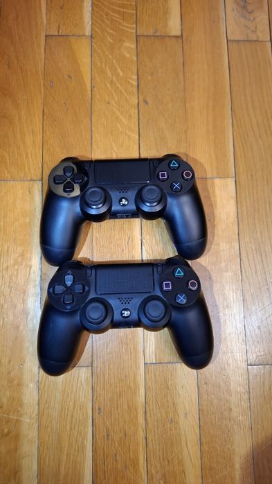 PlayStation 4 + 2 джойстика – Перфектно състояние