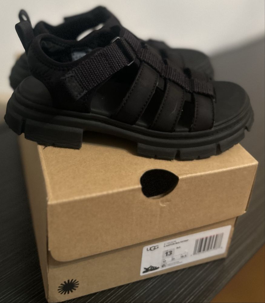 Детски сандали UGG номер 31
