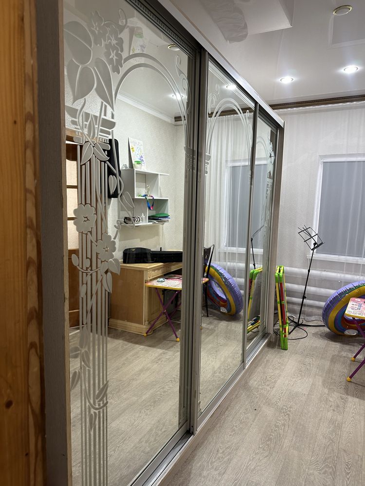 Продам шкаф в прихожую